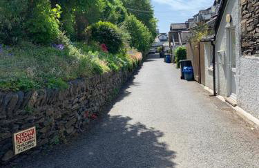 Lake View Family & Pet Friendly Home - Central Bowness - Photo 12