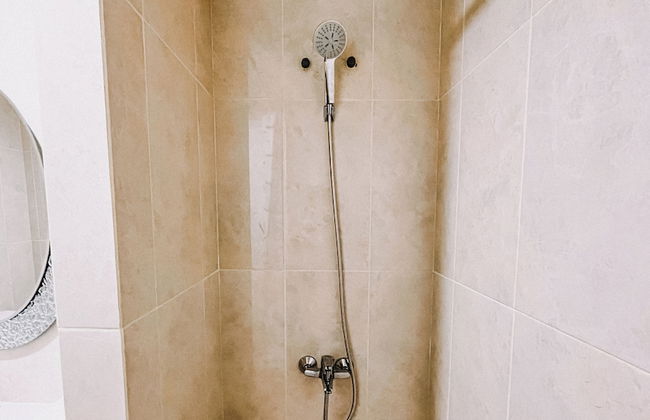 Good Deal And Restful 1Br Apartment Tamansari Skylounge Makassar - Foto 13