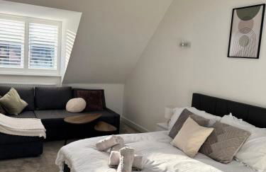 Parkside Luxury 3 bedroom home, 5 min to Ebbsfleet Station and has free Parking - Foto 20