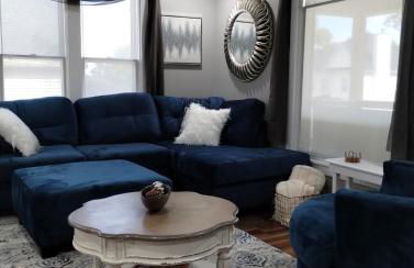 The Bluebird Guesthouse *walk to downtown* - Photo 5