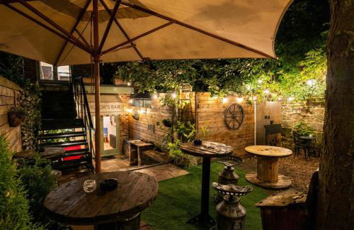 Quirky Village Centre Apartment Above a Cocktail Bar, Castle Donington - Foto 12