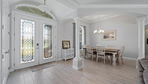 Sun-Soaked & Tranquil Getaway Relaxing Pool Area - Foto 2