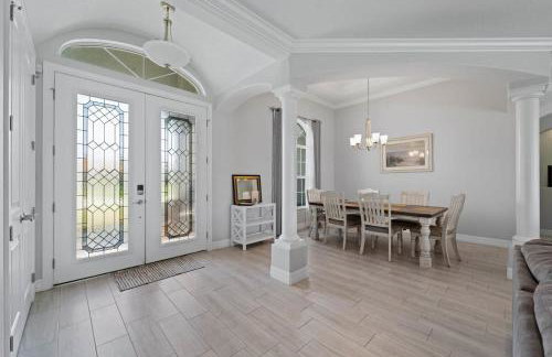 Sun-Soaked & Tranquil Getaway Relaxing Pool Area - Foto 2