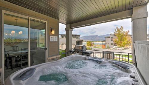 Modern Huntsville Resort Retreat with Deck and Hot Tub - Foto 3
