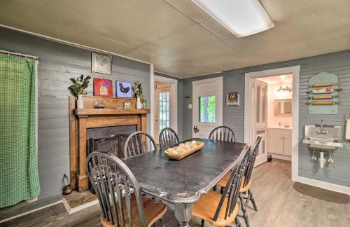 Lil Red Hen Cottage in the Boone Area with Hot Tub - Foto 8