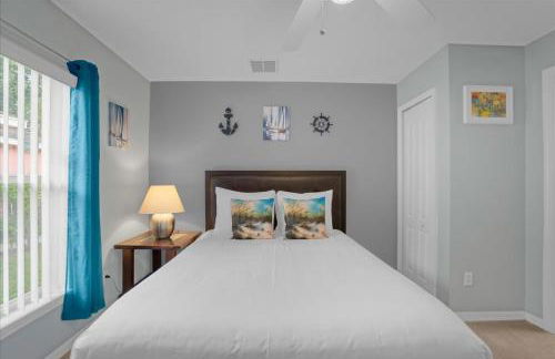 Upstay Lakeside Retreat w Private Pool and Game Room - Foto 44