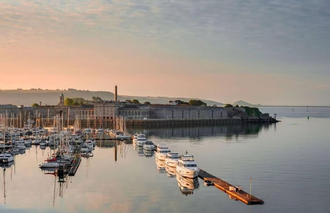 Cozy Coastal Apartment - Photo 21