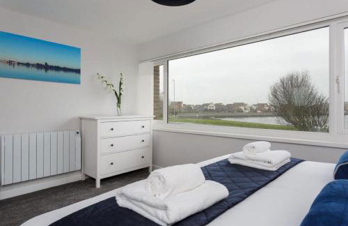 Castle View - 2 Bed Stylish Coastal Port Solent Retreat with Views! Parking, Sleeps 6 - LONG TERM STAY WINTER SPECIAL OFFER- By Blue Puffin Stays - Photo 31