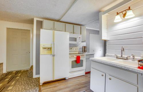 Charming Lake Ann Apartment - Walkable Location! - Foto 11