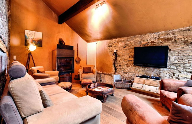 Relaxing Retreat Near Forests - Photo 13