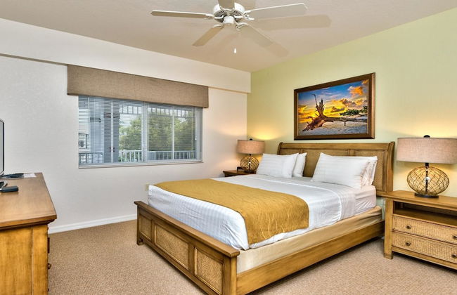 Genoa Vacation Rental: Stylish 2-BR Condo with Golf & Lake Views. Resort-Style Pool, Hot Tub, and Easy Access to Championship Golf. Minutes from Naples Beaches, 5th Avenue S, and Marco Island - Foto 6