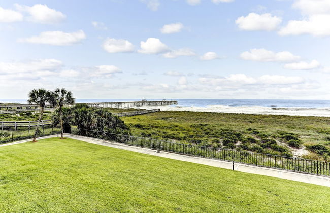 Recently Renovated Ocean Front Condo by RedAwning - Foto 16