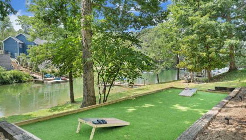 Lakefront 3BR with Dock, Fire Pit, Lawn Games, and Game Room - Foto 5