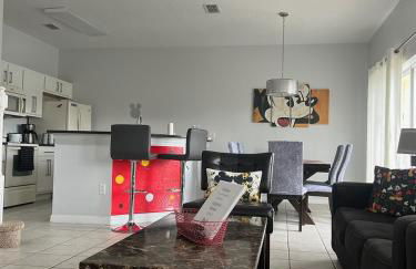 Lakefront Retreat 4BR-3BA Pool Home Near Disney - Foto 5