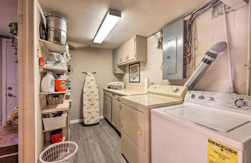 Cozy Kansas City Home with Yard - 9 Mi to Dtwn! - Foto 25