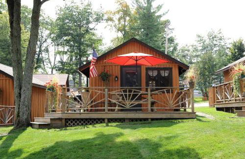 Lovely Lakefront Cabin Rental for Five Guests in West Branch, Michigan - Foto 1