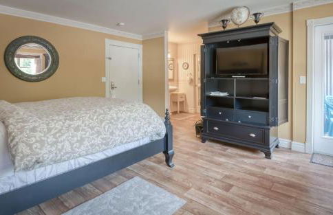 Bayfront History - Anchor Pier Lodge - Photo 14