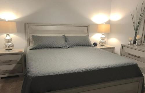 Sunny South Facing Pool with Hot Tub and Lake View Near Disney - Foto 16