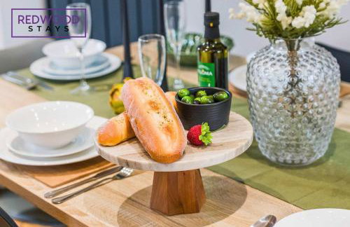 Cosy 3-Bedroom Serviced House with Free Fast WiFi and Parking for 2 Cars By Redwood Stays - Foto 37