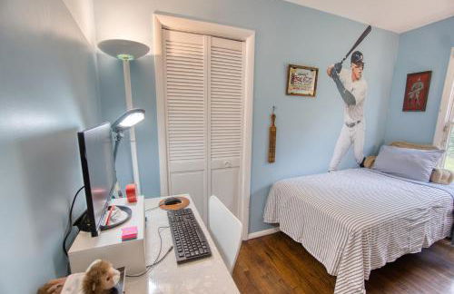 Catskills Getaway 3BR Retreat with Media Room, Near Casino, Bethel Woods and More - Foto 26