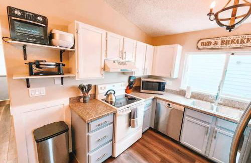 Pet Friendly/3 King Beds/Mins to Airport - Foto 4