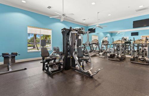 Family Retreat 6BR Villa with Private Pool, Spa & Theater near Disney - Foto 50