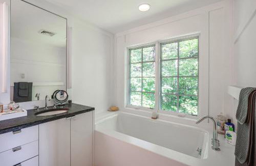 Group-Friendly Newbury Stunner Home Gym, Hot Tub! - Foto 16