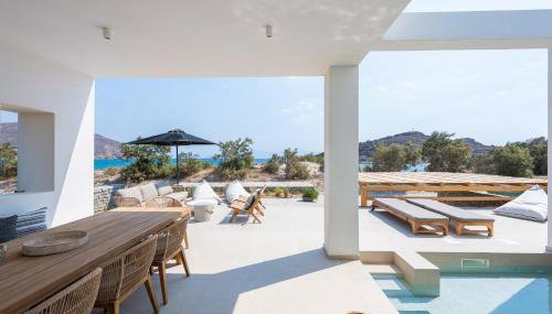 Exclusive Luxury Moca beachfront villa, Molos, Paros - Foto 1, sunbed