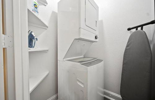 Walk to AT&T Stadium - Modern 2BR With Backyard - Foto 18