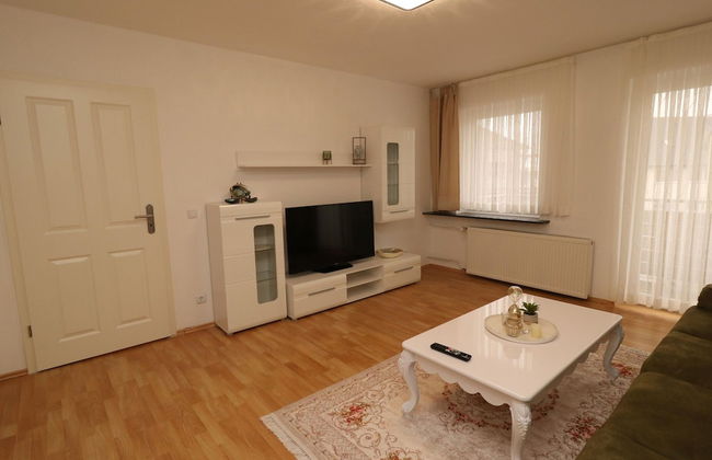 Stylish Apartment With Terrace - Photo 16