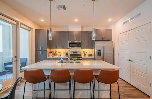 Modern 1BR Kierland Commons, TPC Golf, Pool, Gym, W-D - Foto 16