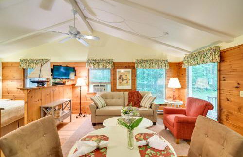 Pine Cottage Duplex with Deck Walk to State Park! - Foto 7