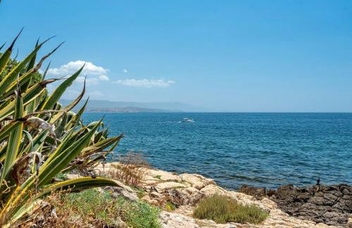 Luxury Seafront Villa with Rooftop Pool & Stunning Sea Views - Foto 36