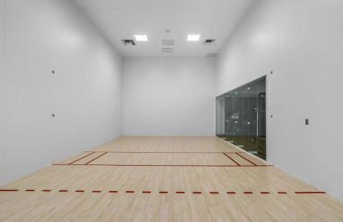 Modern Downtown Condo with Pool Gym BBQ Game Room CoWorking Spaces - Foto 56