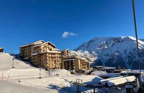 Appartement 6 places aux pieds des pistes avec piscine, wifi et parking privé, salle de bain refaite à neuf - Foto 28