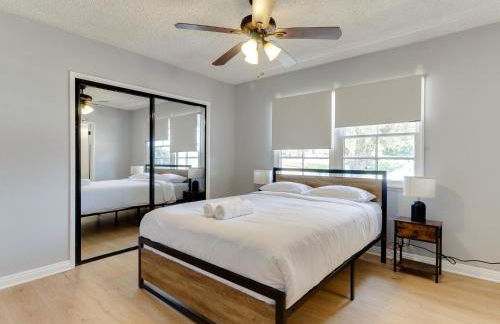 Charming 5 Bedroom Granada Hills House with Pool - Foto 8