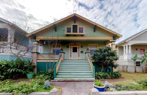 Greener Grasses - Foto 1