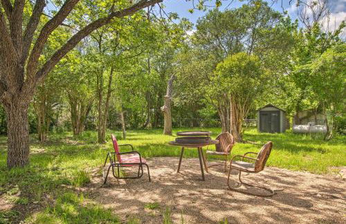 Retro Updated Blanco Abode - Steps to Main Street! - Foto 15