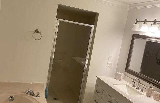 Tropical Theme Home Steps from the Beach - Foto 11