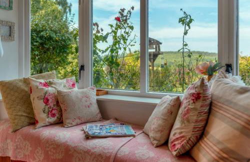 Charming 17th Cent Secluded Country Cottage Garden - Pass the Keys - Photo 1