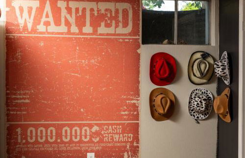 NEW Modern, Luxury Home with Hot Tub, Gym, Sauna, and 12 Minutes to Denver - Foto 16