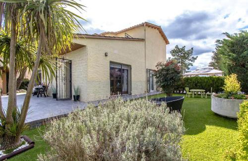 Catalunya Casas Unique Costa Brava Abode with train access to BCN - Foto 25