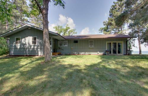 Pelican Lake Cabin Private Beach and Scenic Sunsets - Foto 23