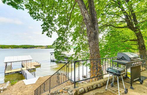 Beach and Dock! Lakefront Ozarks A-Frame Retreat - Foto 29