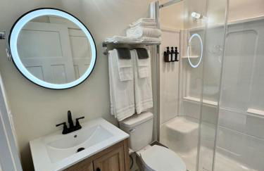 Newest Cottage Downtown. Pet Yes - Photo 28