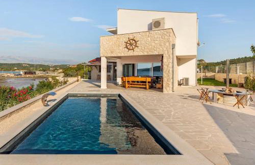 Villa Maritime - Exklusive Strandvilla mit beheiztem Pool, Grillhütte & Meerblick bei Zadar - Foto 8