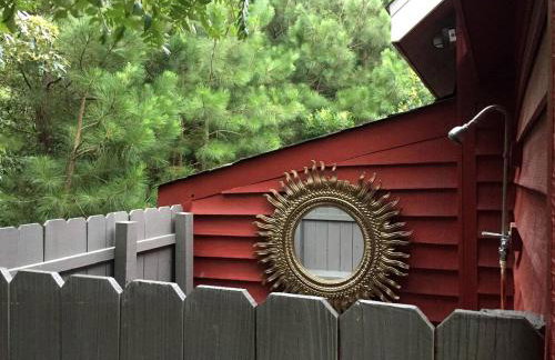 Serene Tiny House with a Big Charm for Glamping in Virginia - Photo 24