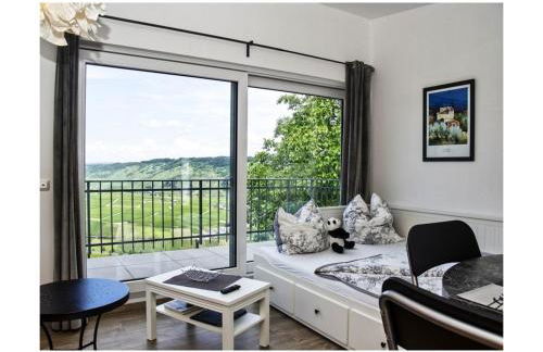 Ferienhaus Weitblick, Piesport, Traumblick von 2 Balkonen auf die Moselschleife - Foto 6