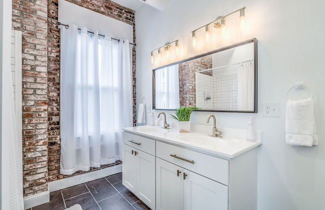 Delightfully Redesigned Home - JZ Vacation Rentals - Photo 21