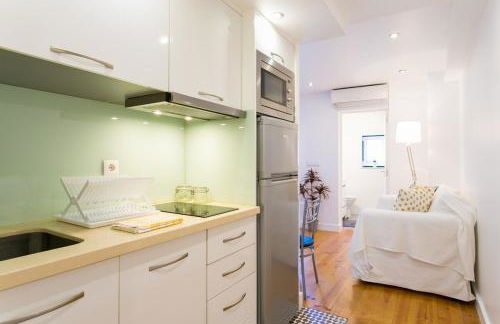 JOIVY Cosy 1-bed flat w/balcony in Alfama, moments from the Port - Foto 19